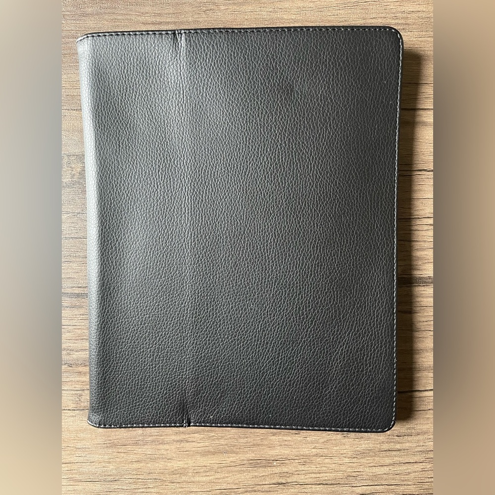 Apple IPad 2 9.7 “ black faux leather cover case